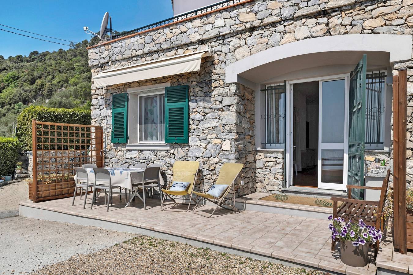 Ganze Wohnung, Ferienwohnung "Oleandro" mit Meerblick, Garten & Wlan in Finale Ligure, Finale Ligure Gemeinde