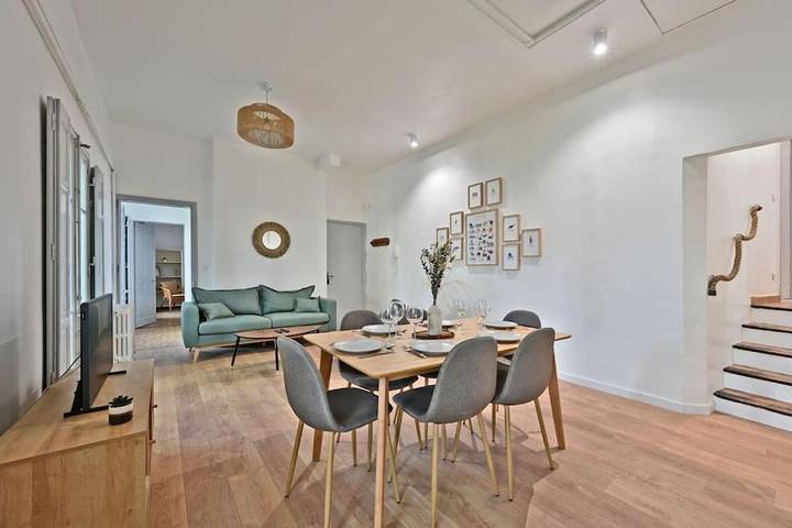 Gîte pour 6 personnes, avec balcon et vue dans Office De Tourisme D Avignon