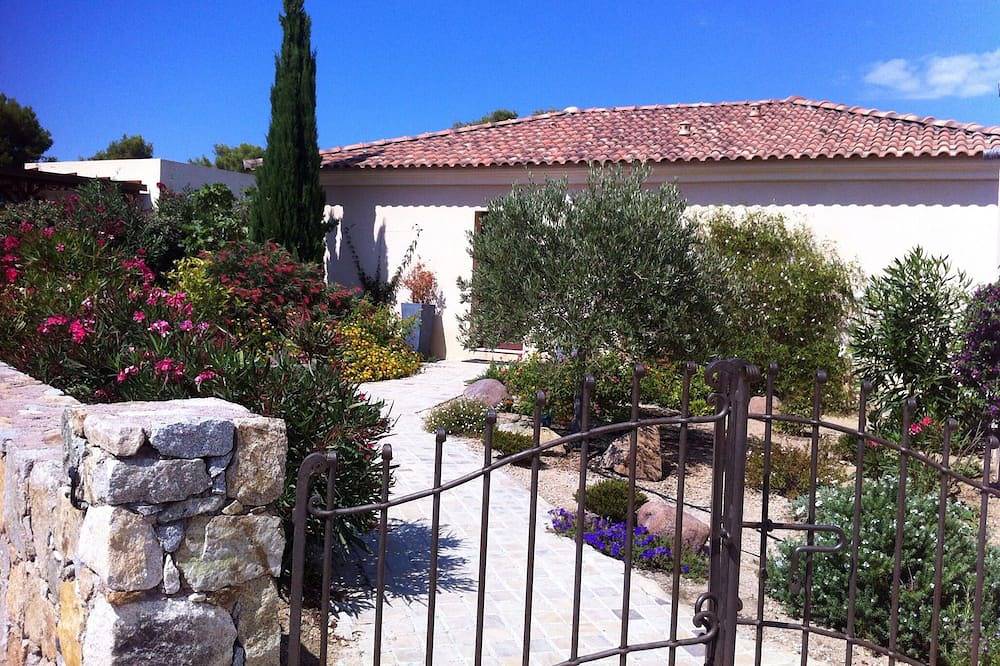 🌿Maison avec piscine belle vue, 3 mn de la plage, votre havre de paix 🌊 in Sant Ambroggio, Lumio