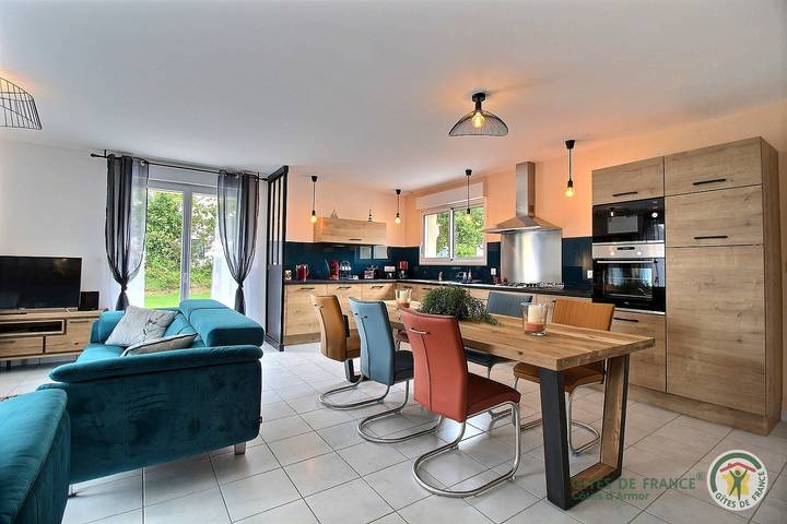 Gîte pour 6 personnes, avec terrasse et jardin, animaux acceptés à Kerfot