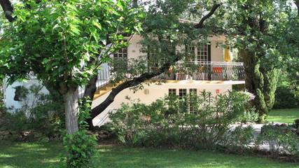 Location de vacances pour 6 personnes, avec jardin et piscine à Les Arcs (Var)