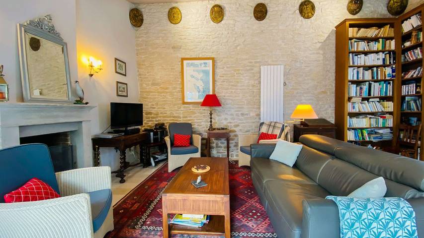 Gîte pour 8 personnes, avec jardin dans Plage De L Arnerault La Flotte - 3