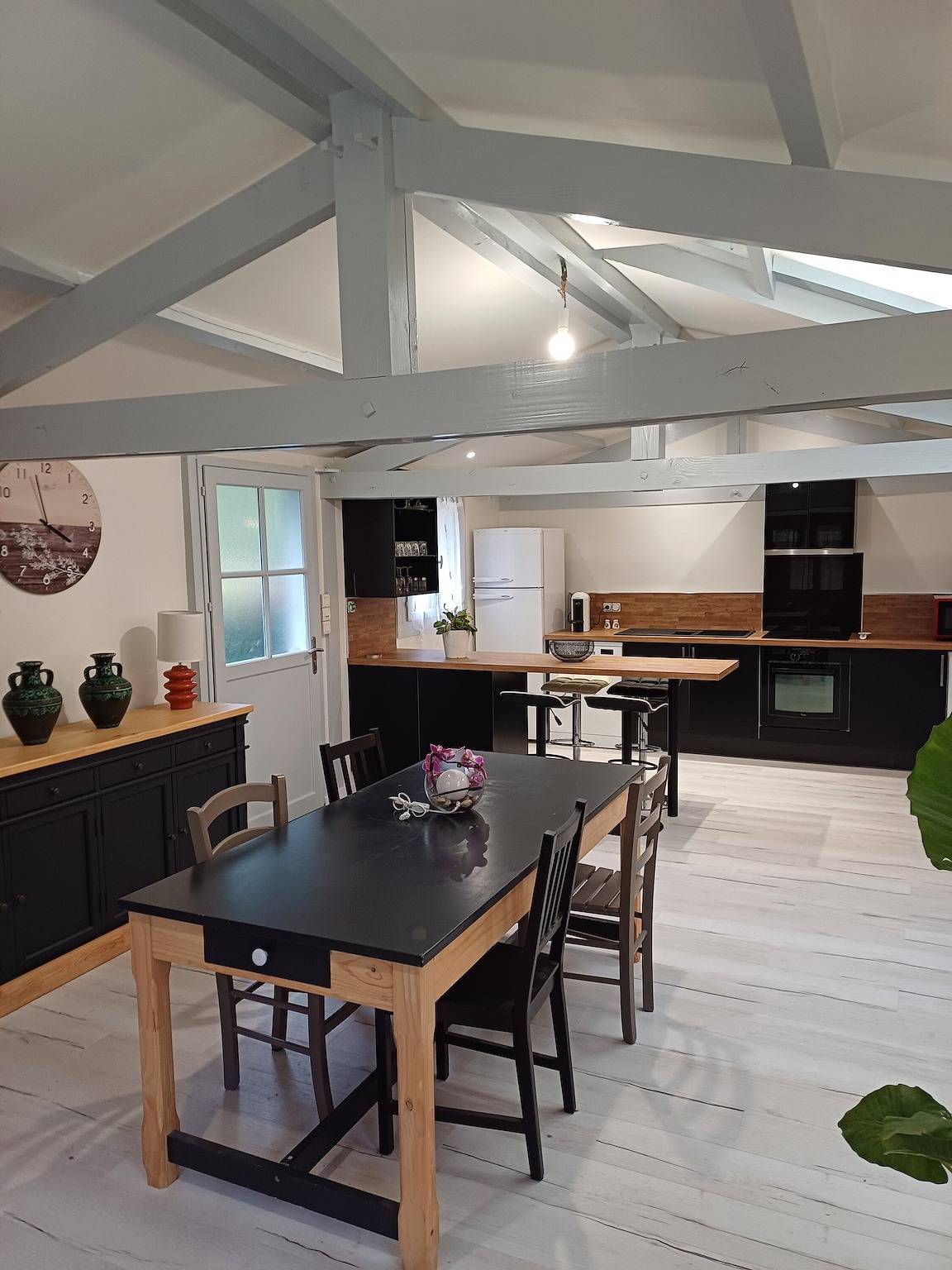 Landhaus „Maison Pittoresque, Chalet“ mit privater Terrasse, Garten und Klimaanlage in Montcuq-en-Quercy-Blanc, Lot