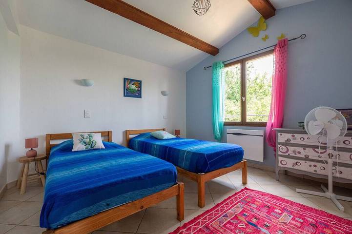 Location de vacances pour 8 personnes, avec jardin à Courry - 4