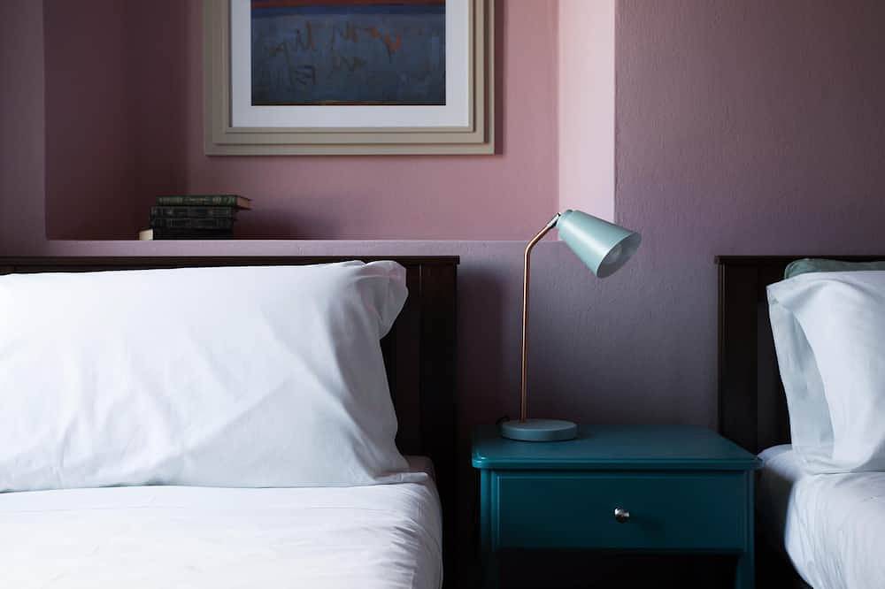 Hel lejlighed, Suite \"Barbo\" at 2 steps from the lake - Resort with lounge bar, swimming pool and beach in Riva (Faggeto Lario), Faggeto Lario