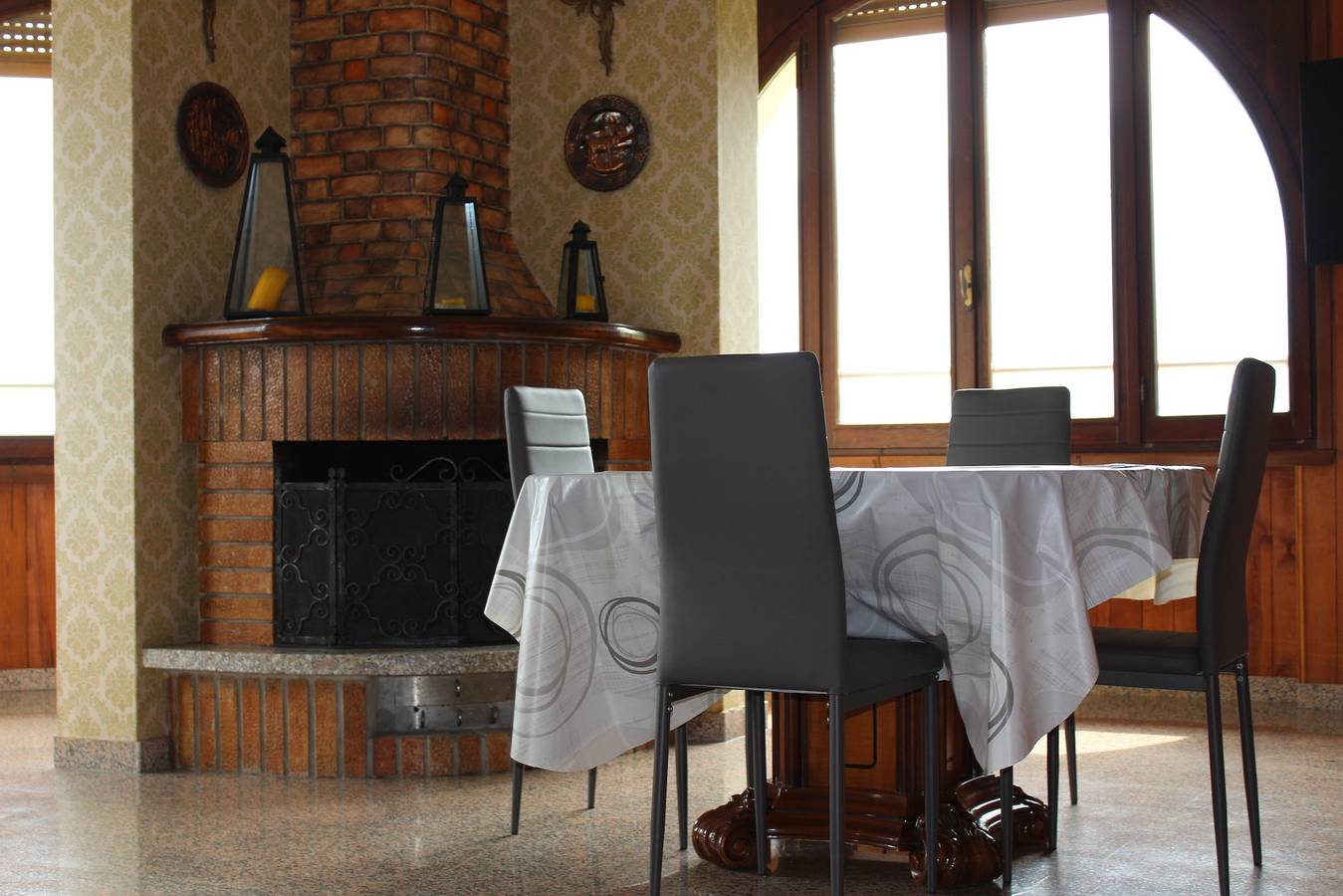 Gemütliche 90 m² Wohnung in Tignale mit Pool, Garten, Terrasse, Parkplatz und Wlan in Tignale, Gardasee-Berge