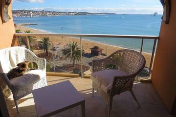 Gîte pour 8 personnes, avec terrasse dans Plage Republique Frejus