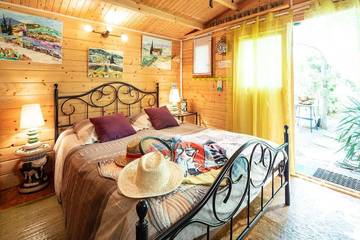 Location de vacances pour 2 personnes, avec piscine ainsi que terrasse et jardin, animaux acceptés à Durfort-et-Saint-Martin-de-Sossenac