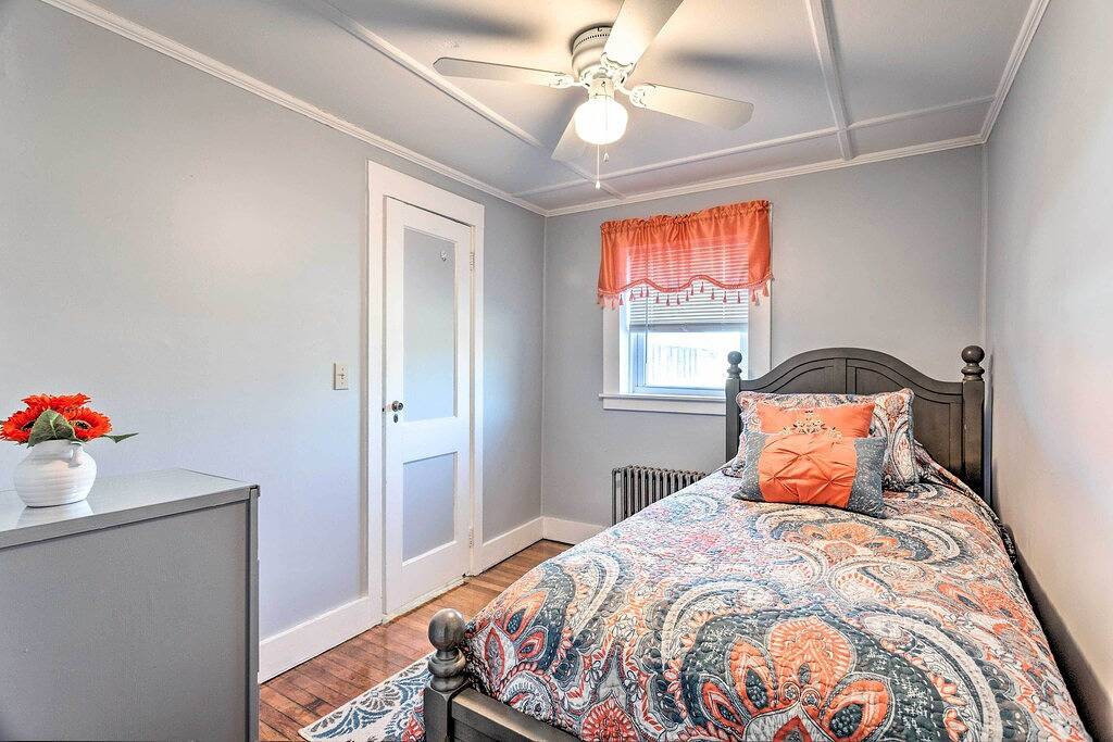 Newport House < 3 Mi to Beaches & Bowen’s Wharf! in Newport, Newport County