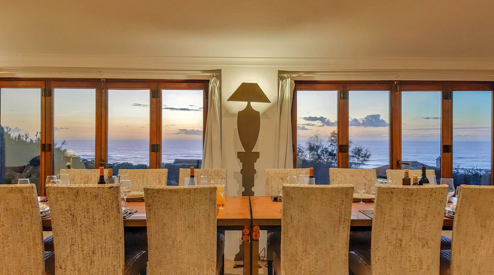 Casa de Férias 'Casa Nau Em Frente À Praia' com Vista Mar, Jardim Privado e Wi-Fi in Colares, Costa de Lisboa