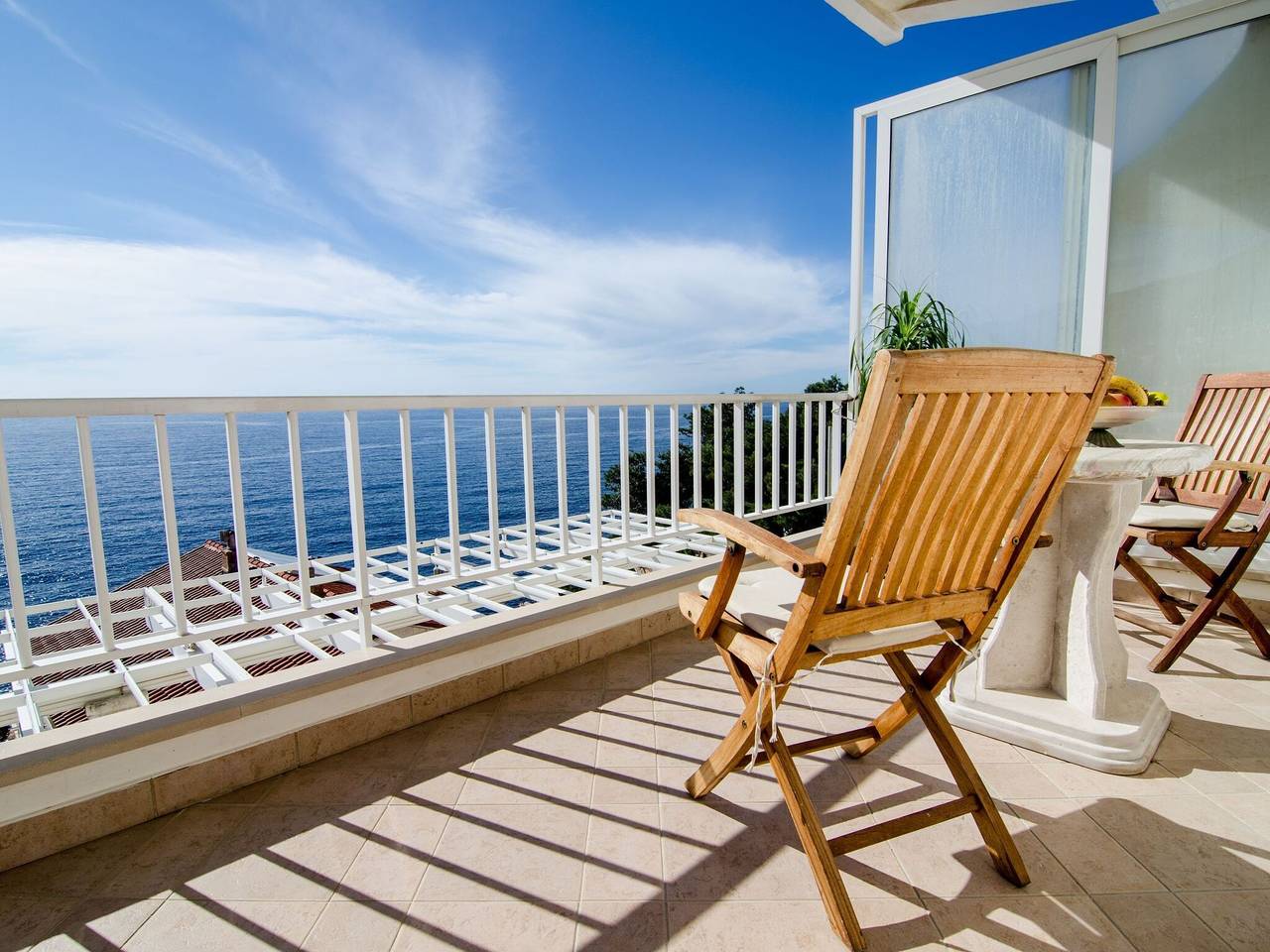 Entire apartment, Apartment Paco - Three-Bedroom Apartment with Balcony and Sea View in Plaža Bellevue, Grad Dubrovnik
