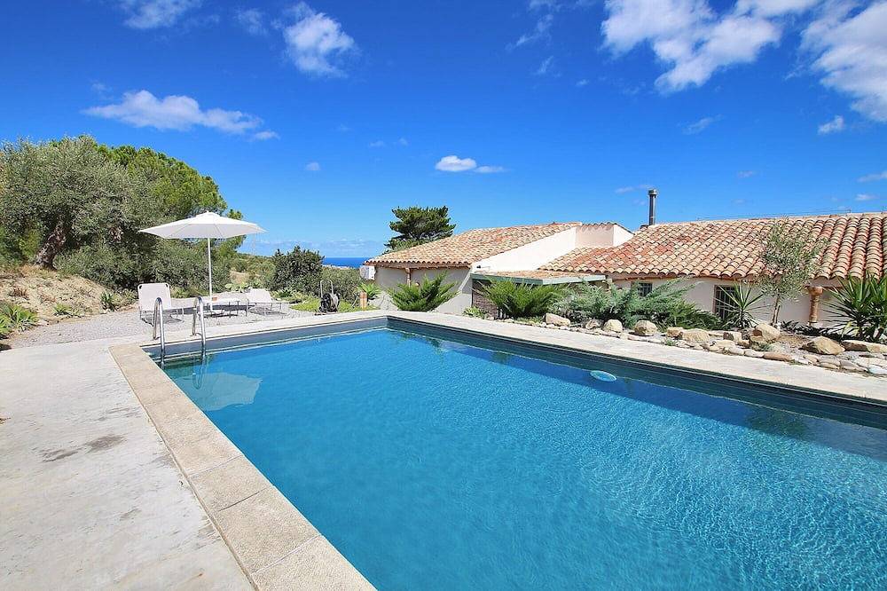 Villa con piscina privada y amplio jardín en el campo tranquilo cerca del mar in Campofelice di Roccella, Provincia de Palermo