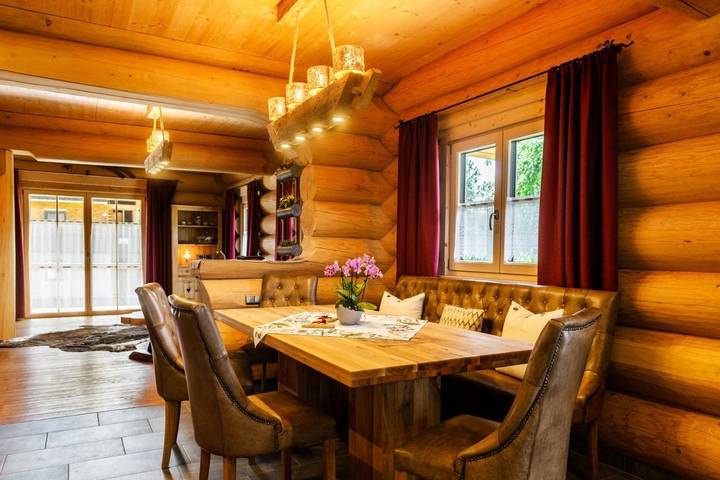 Ferienwohnung für 6 Personen, mit Balkon und Terrasse sowie Garten und Ausblick in Krün