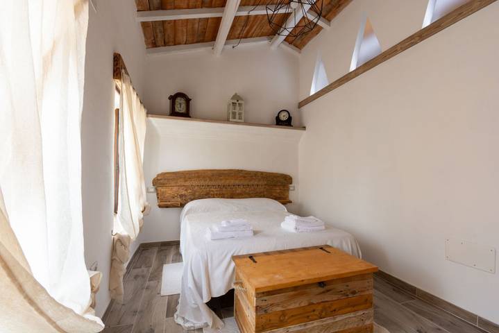 Villa Jumpadu komplett von der Natur umgeben in Oliena, Barbagia