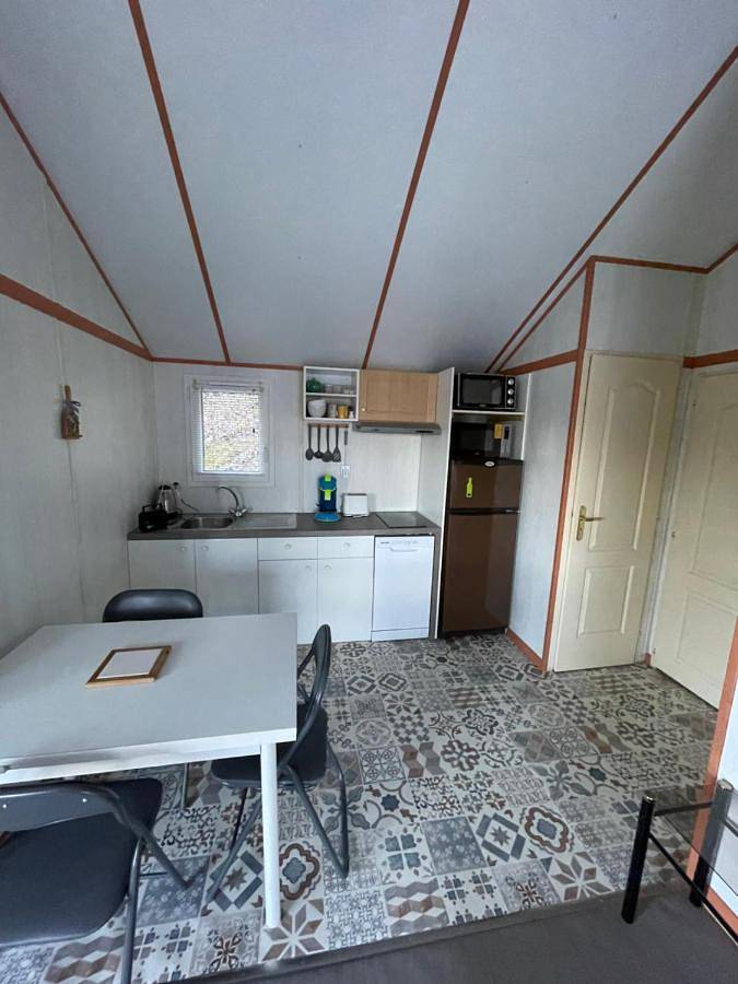 Gîte pour 5 personnes, avec piscine ainsi que vue et balcon à Lissac-sur-Couze - 4