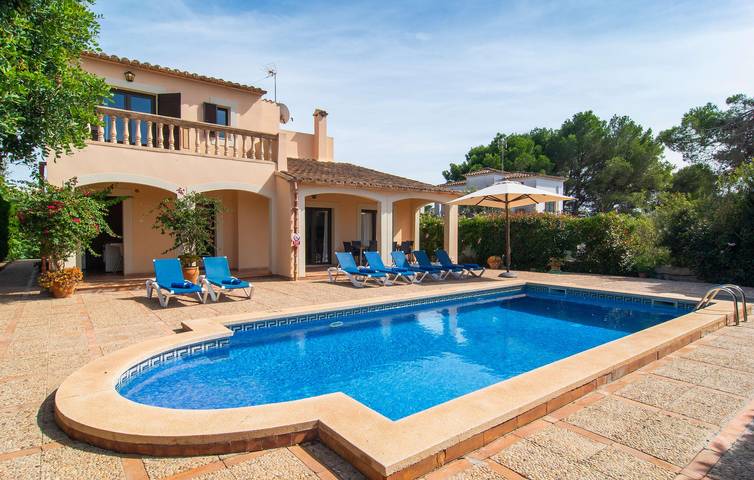 Seaside Retreat with Terrace, Pool and Grill - Sa Ràpita Cozy Apartment in Sa Ràpita, Campos