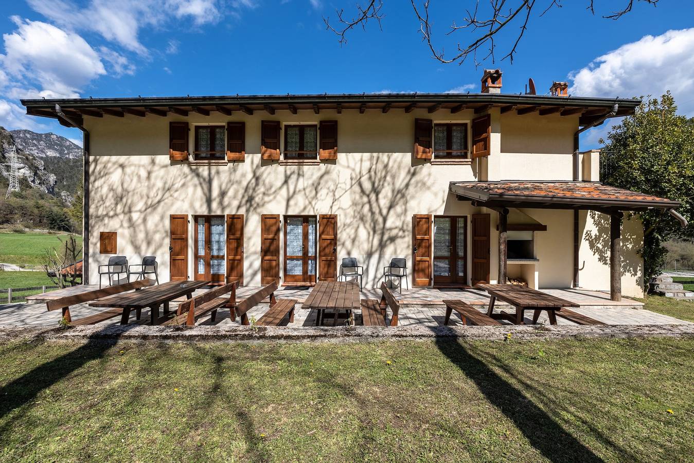 Entire apartment, Farmhouse 'Agriturismo Val D' Egoi App 2' with Mountain View, Shared Garden and Wi-Fi in Tremosine, Garda Mountains