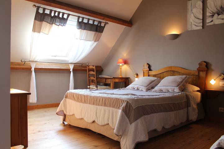 Maison de vacances 'Gite 12 Pers À 15kms De La Plage' avec jardin privé et Wi-Fi in Plouégat-Moysan, Région de Morlaix