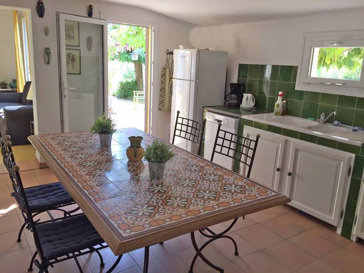 Location de vacances pour 8 personnes, avec piscine ainsi que terrasse et jardin, adapté aux familles à Villecroze - 4