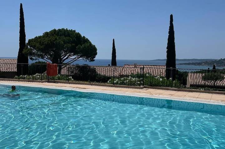 Gîte pour 4 personnes, avec Terrasse et Piscine à Sainte-Maxime