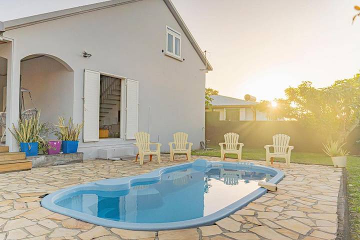 Villa pour 8 personnes, avec terrasse ainsi que piscine et jardin