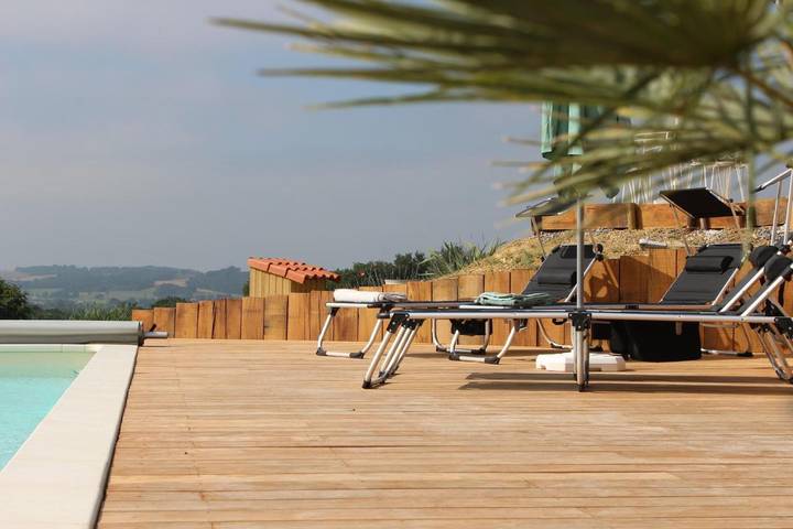 Location de vacances pour 4 personnes, avec jardin ainsi que vue et piscine à Beaumarchés - 4