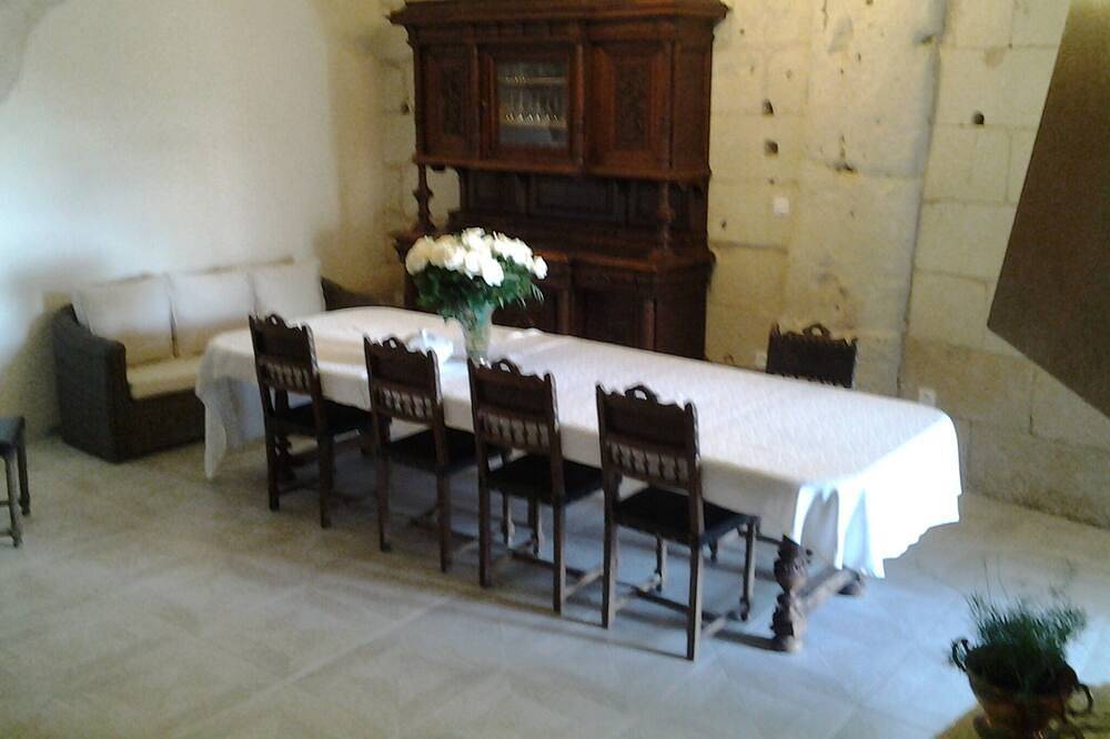 55 m² of romantic attic space in Bourré, Région de Blois