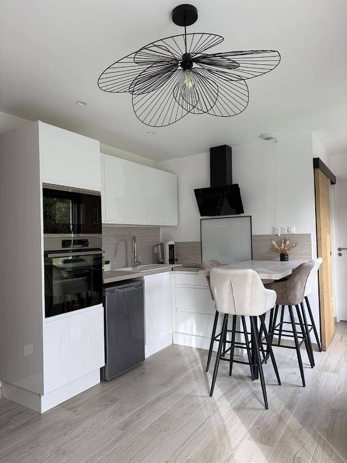 Appartement entier, Le Refuge Douillet à 10min de Disneyland avec Parking Privé et Belle terrasse vue sur Jardin in Coupvray, Seine-et-Marne