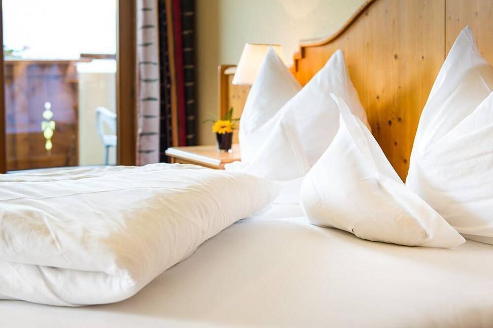 Doppelzimmer Haupthaus - Hotel Pension Jägerhof Kg in Tuxer Alpen, Kolsassberg