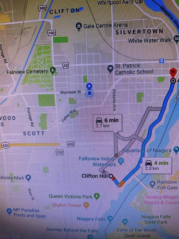 Der gesamte Bungalow von Niagara Falls ist nur wenige Minuten von all dem Abenteuer und Spaß entfernt in Niagara Falls, Niagara Fälle