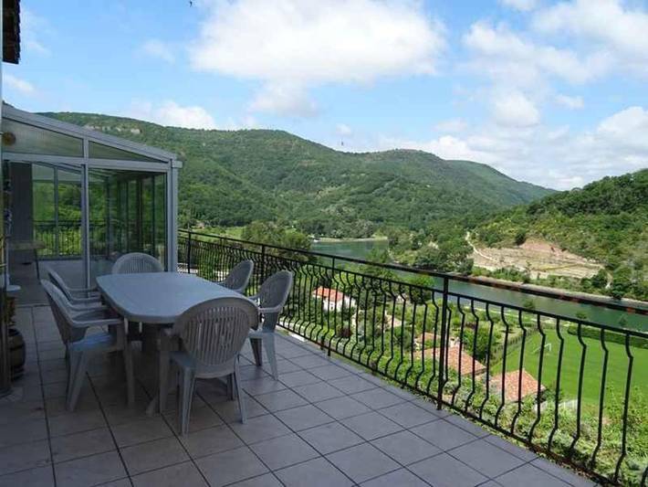Location de vacances pour 6 personnes, avec terrasse, animaux acceptés à Saint-Rome-de-Tarn