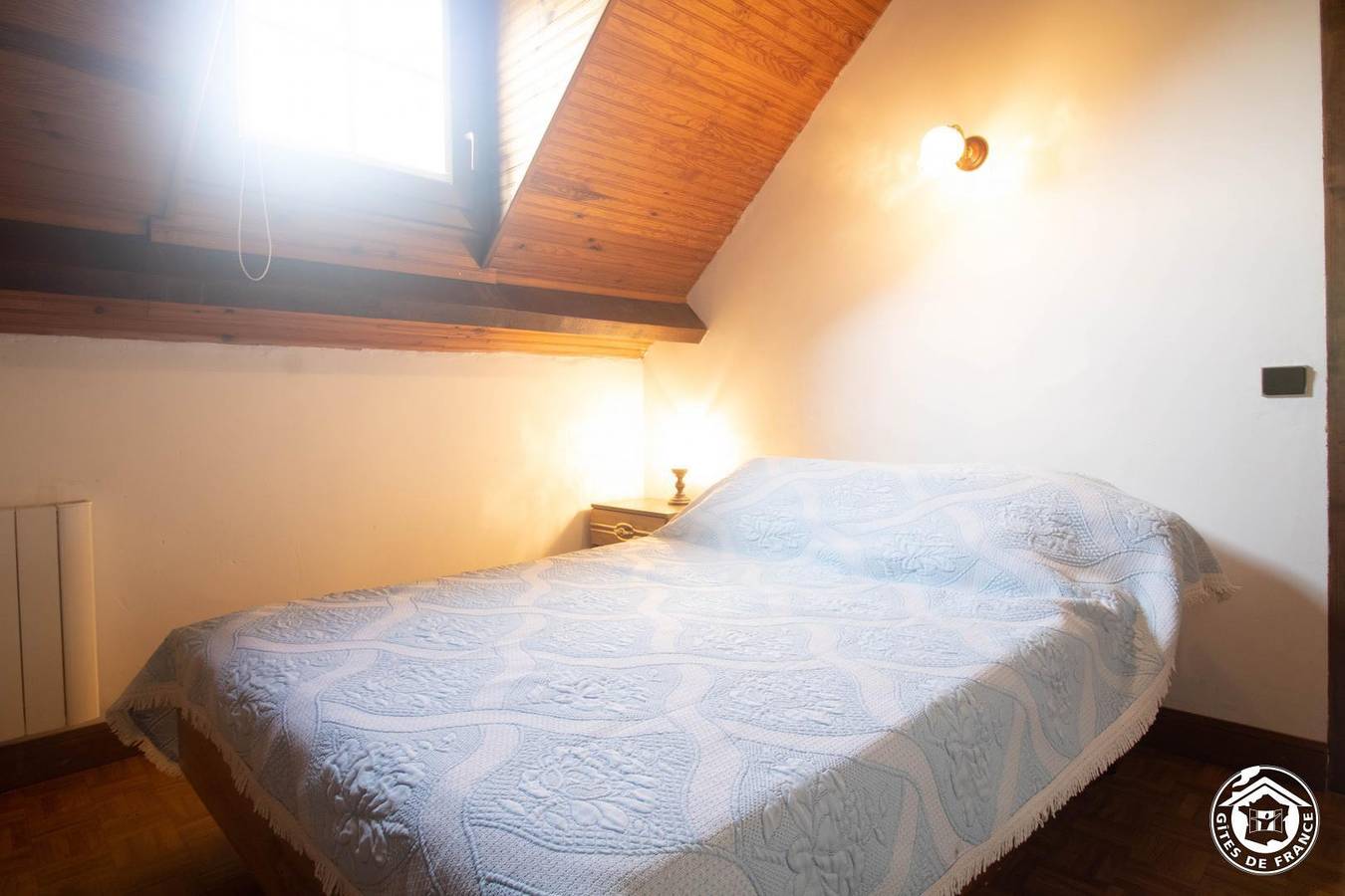Gemütliche Gite mit Parkplatz, Terrasse und Garten - 2km zum Strand und Fluss in Chèze, Nationalpark Pyrenäen