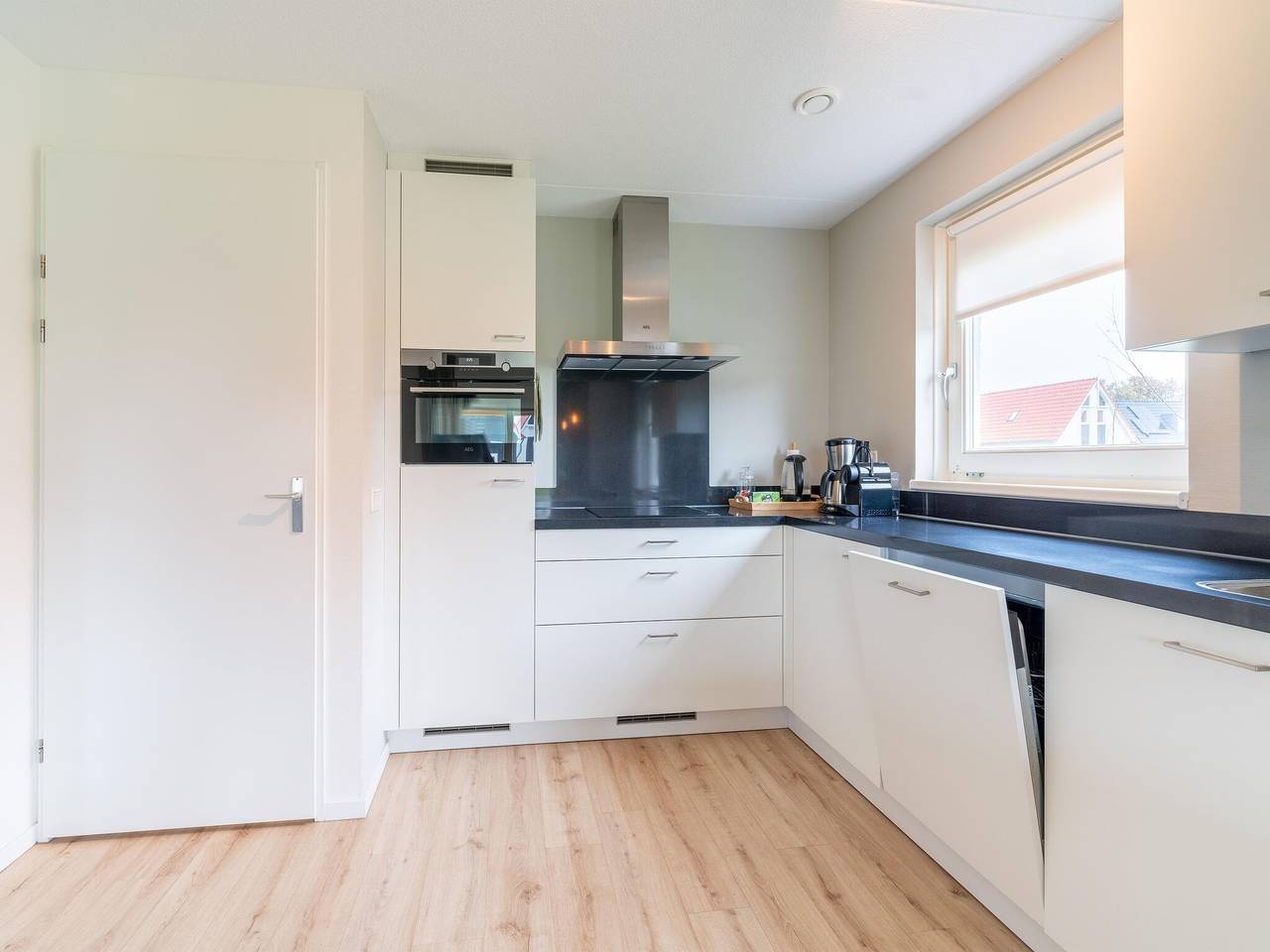 Gemütlicher Rückzugsort mit Parkplatz in Scherpenisse, Niederländische Nordsee