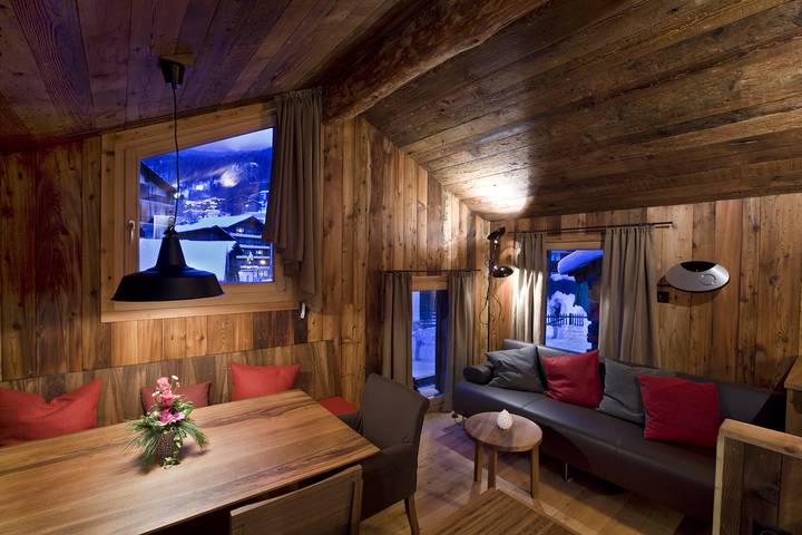 Gîte pour 4 personnes, avec jardin ainsi que sauna et terrasse à Zermatt - 2
