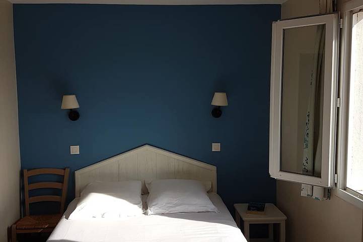 Appartement entier, T3 bord de mer piscine 4 personnes Pk privé terrasse conciergerie climatisation in La Coudoulière, Six-Fours-les-Plages