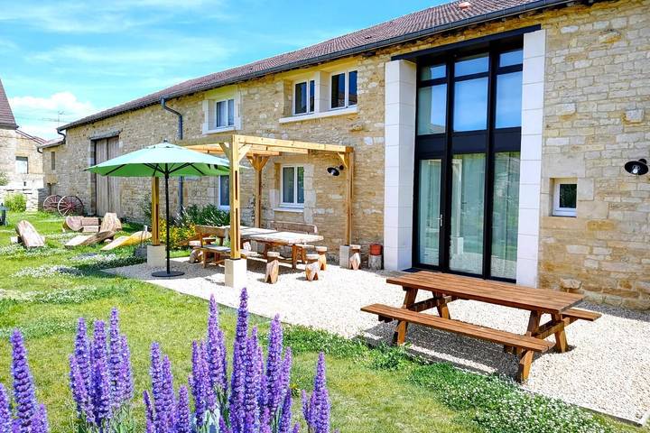 Gîte pour 11 personnes, avec Terrasse et Jardin dans Escombres-et-le-Chesnois