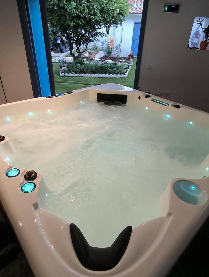 Location de vacances pour 2 personnes, avec jacuzzi et piscine ainsi que jardin et sauna à Lespignan - 4