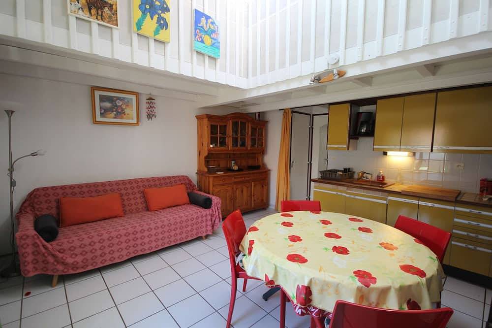 House located in a secured residence with pool, 3 bedrooms, for 6 people,  at 400 m from the... in Portiragnes Plage, Portiragnes