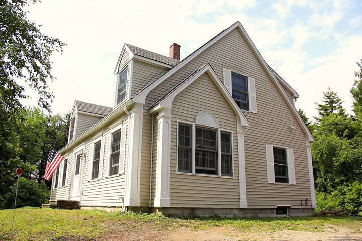 Vacation rental for 10 people, with balcony and yard in York Beach