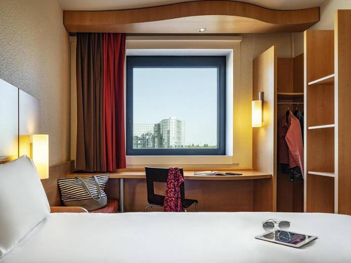 Hôtel pour 2 personnes, avec terrasse et piscine, animaux acceptés à Noisy-le-Grand - 4