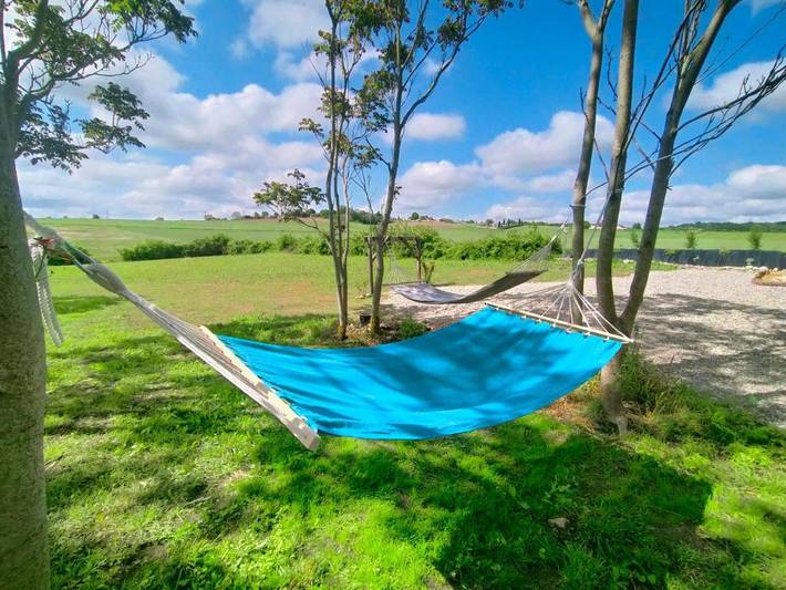 Location de vacances pour 2 personnes, avec bassin pour enfant et piscine ainsi que vue et jardin à Bellon - 3