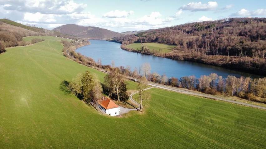 Villa für 6 Personen, mit Balkon und Whirlpool sowie Terrasse und Garten