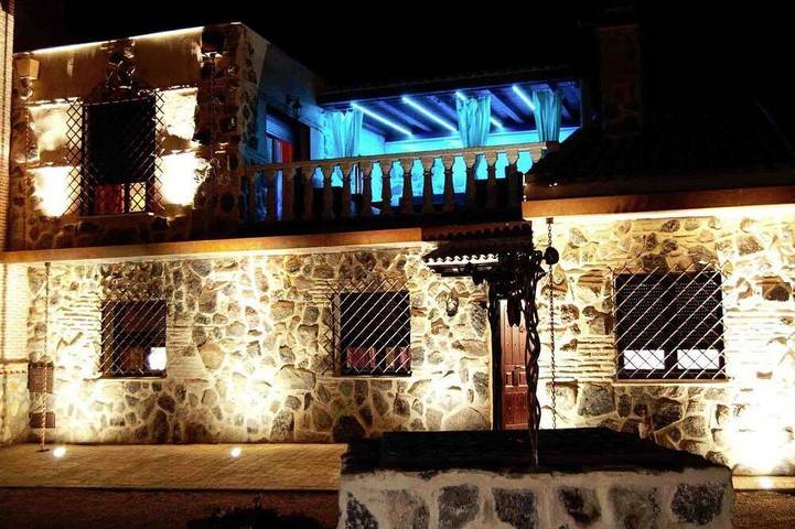 Casa de vacaciones para 8 personas, con balcón y jacuzzi además de piscina y jardín - 1