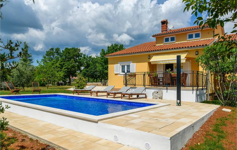 Location de vacances pour 8 personnes, avec terrasse et piscine à Svetvinčenat - 2