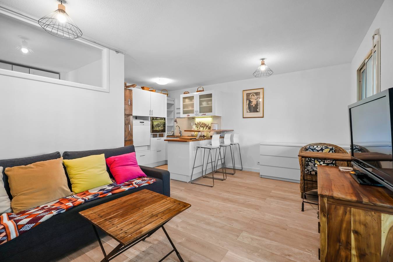Apartamento inteiro, Apartamento "Bonito T3 em condomínio arborizado" com piscina partilhada, varanda e Wi-Fi in La Coudoulière, Six-Fours-les-Plages