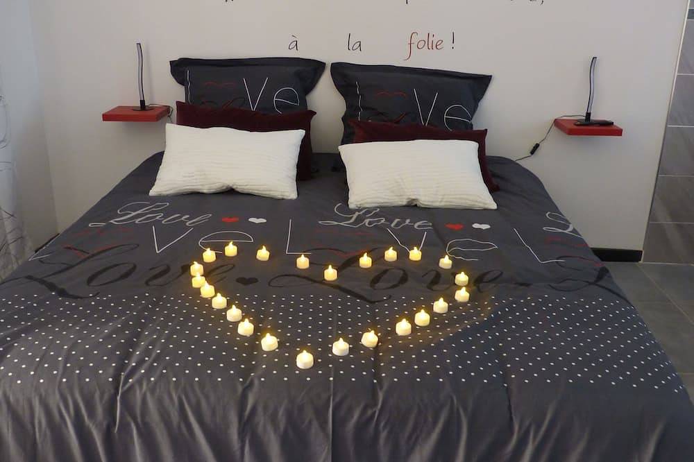 Entire apartment, Cozy apartment with private Jacuzzi for a romantic night in Auterive, Lauragais