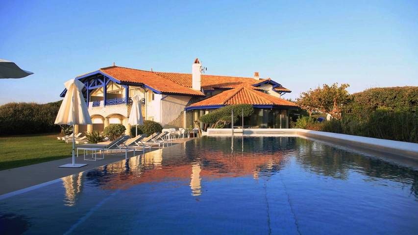 Hôtel pour 2 personnes, avec terrasse et jardin ainsi que piscine et jacuzzi, animaux acceptés dans Plage de l'Uhabia - 2