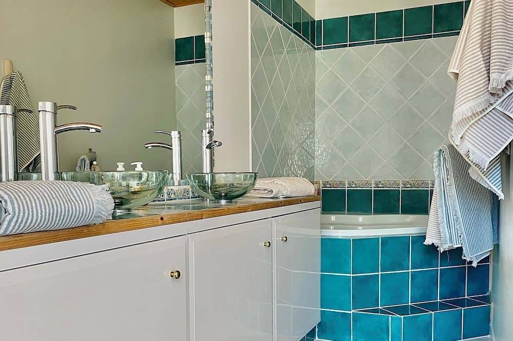 The Mas des Ailles gîte, in the heart of the Vaucluse! in Sarrians, Vaucluse