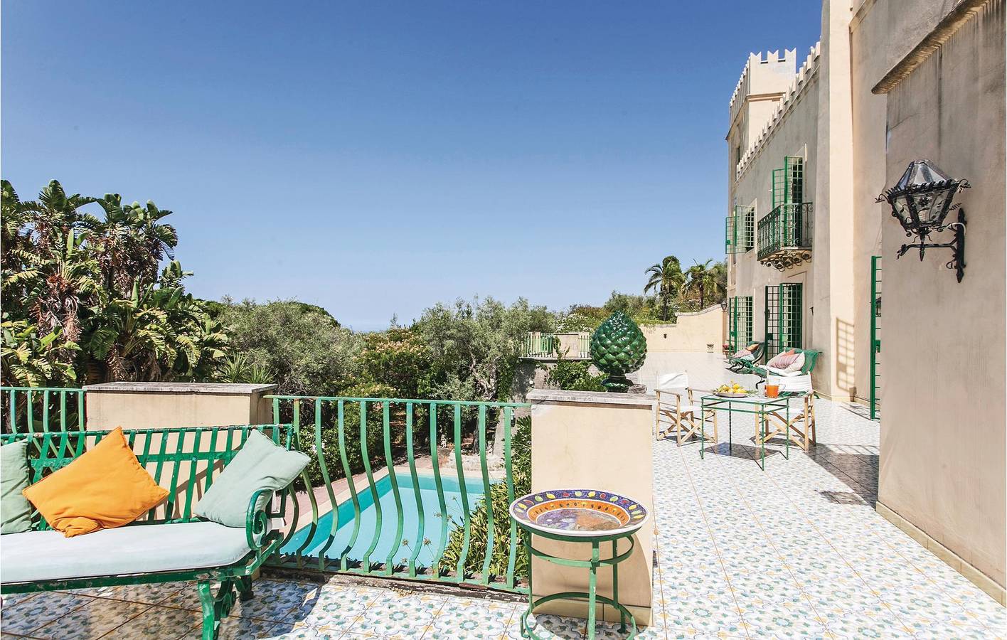 2.5km Strand Apartment mit AC, Pool & Terrasse in Venetico, Messina Provinz