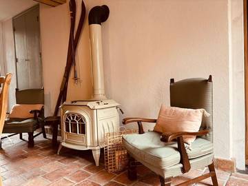 Location de vacances pour 7 personnes, avec vue et terrasse à Allanche